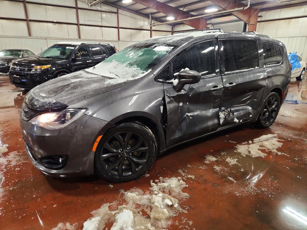 CHRYSLER PACIFICA 2018