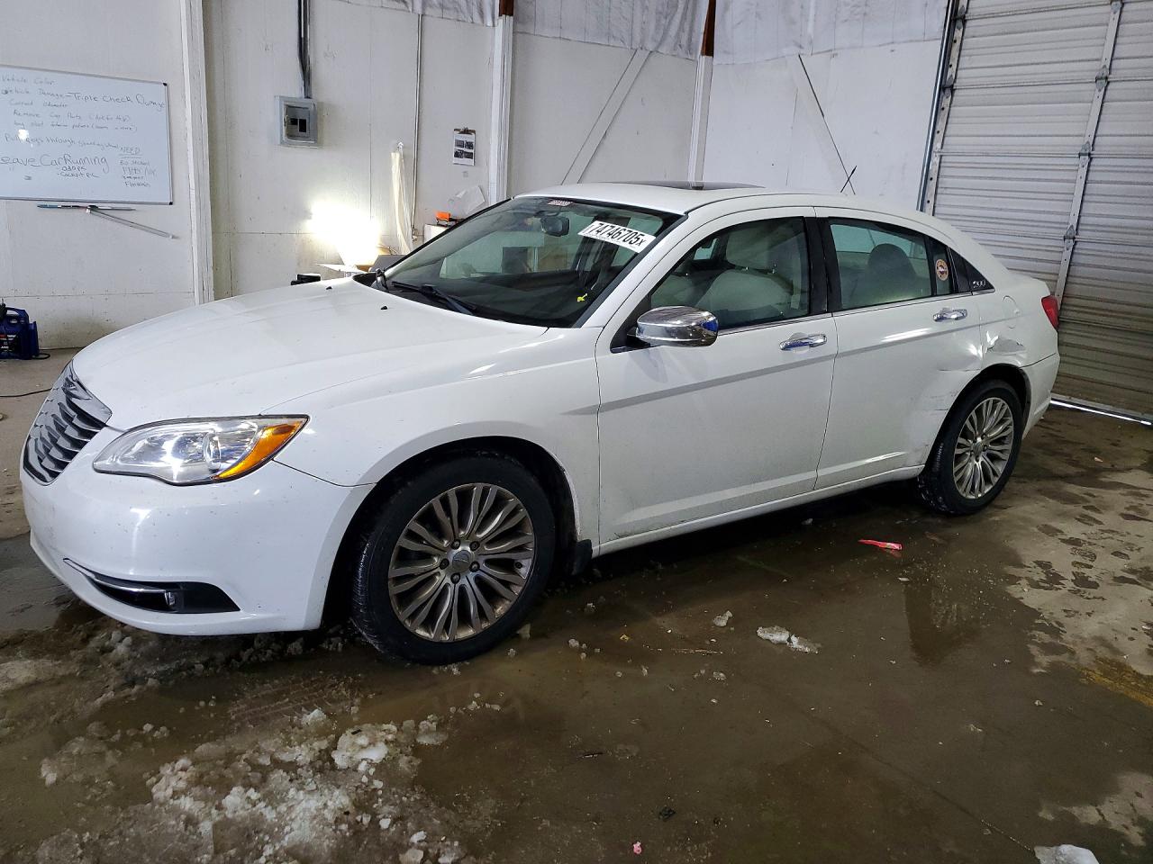 CHRYSLER 200 2013