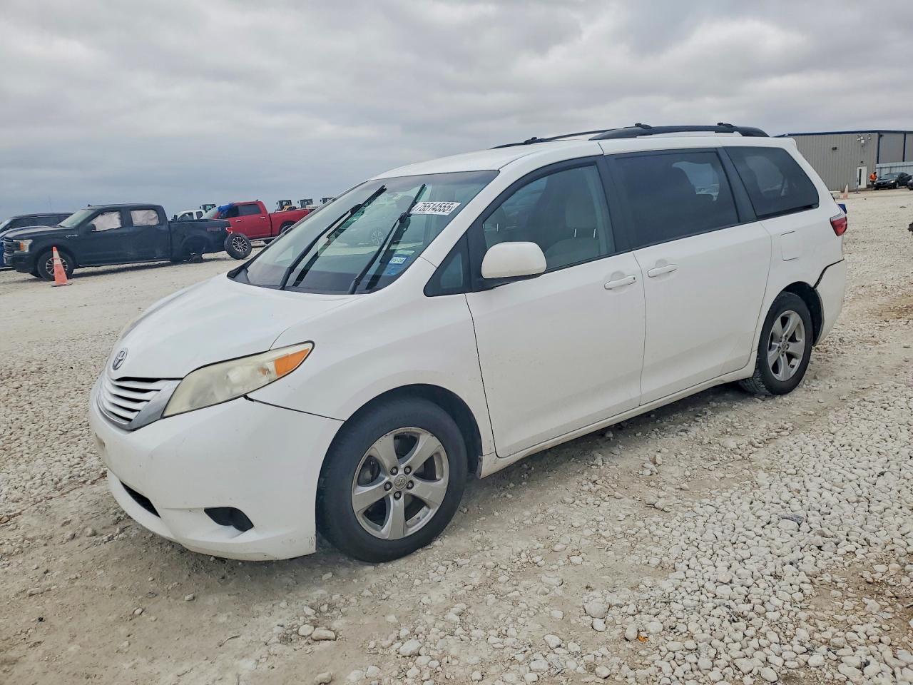 TOYOTA SIENNA 2016