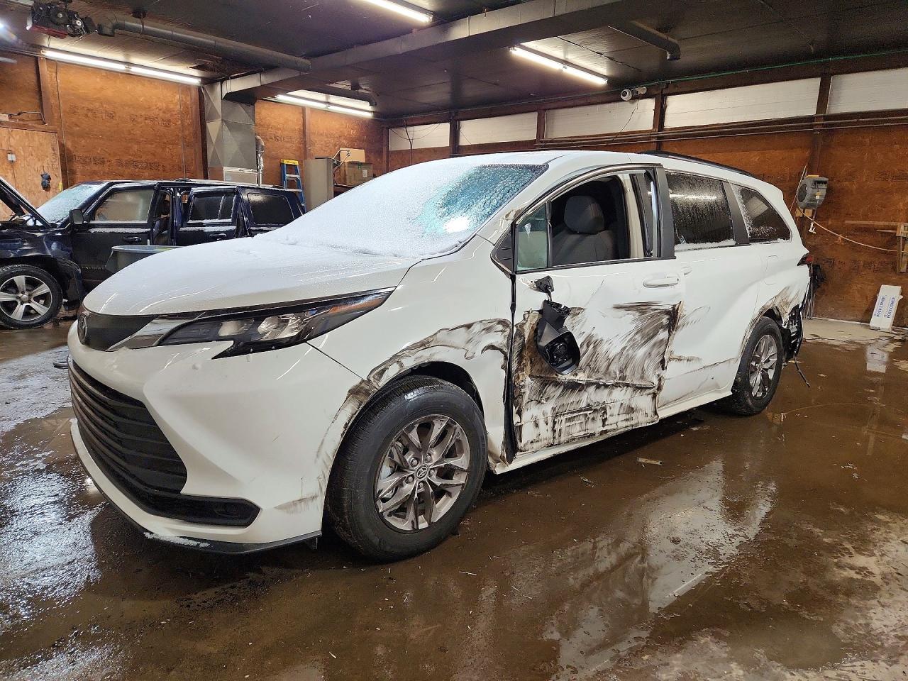 TOYOTA SIENNA 2026