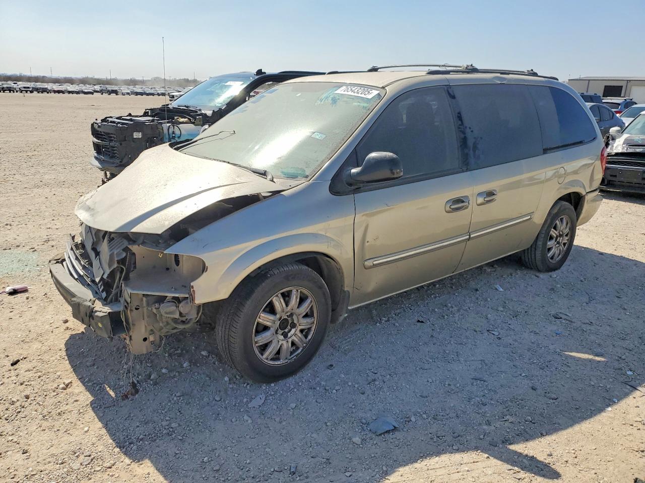CHRYSLER TOWN & COUNTRY 2005