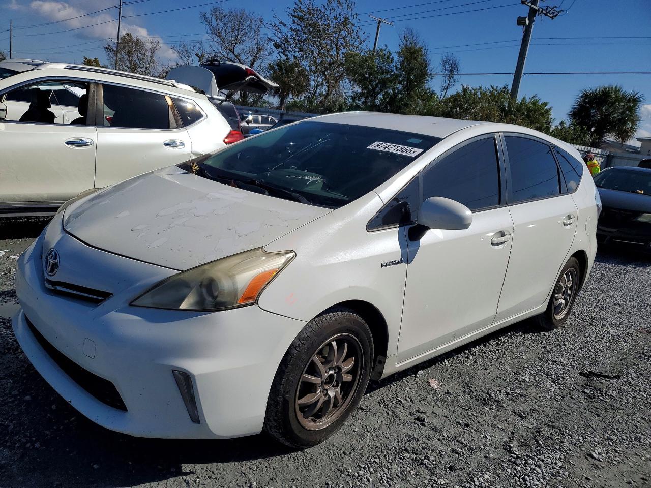 TOYOTA PRIUS V 2013
