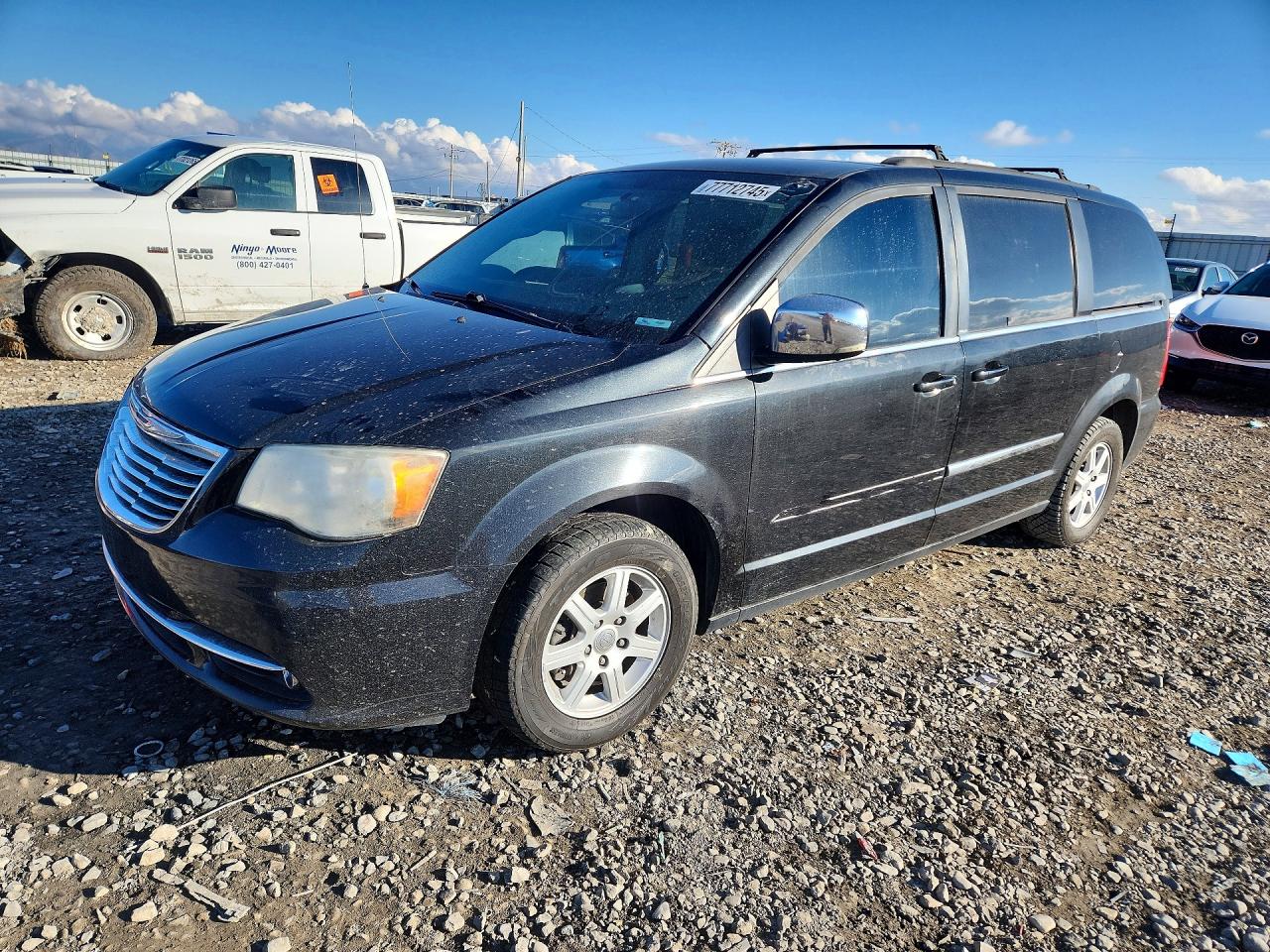 CHRYSLER TOWN & COUNTRY 2012