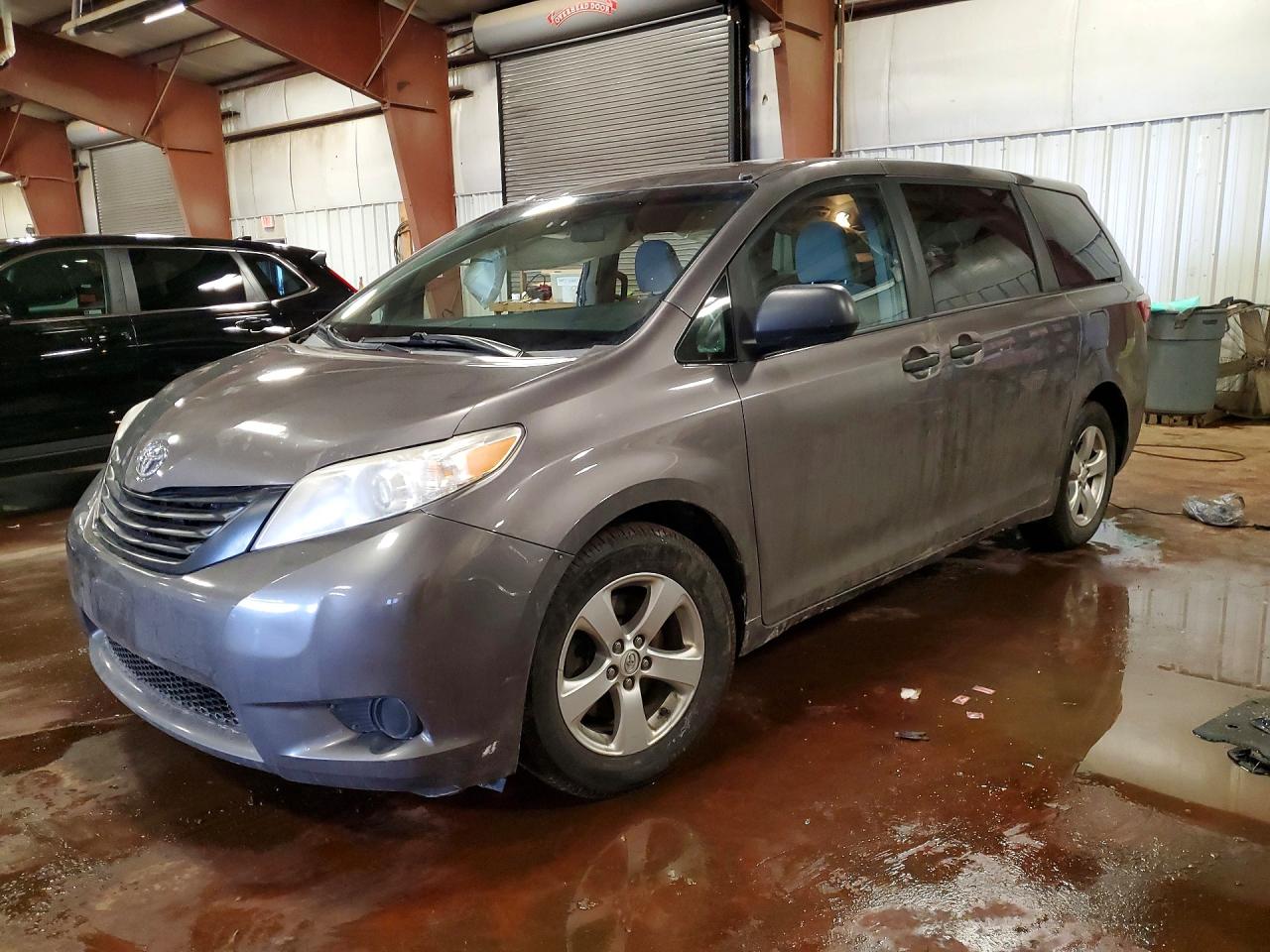 TOYOTA SIENNA 2017