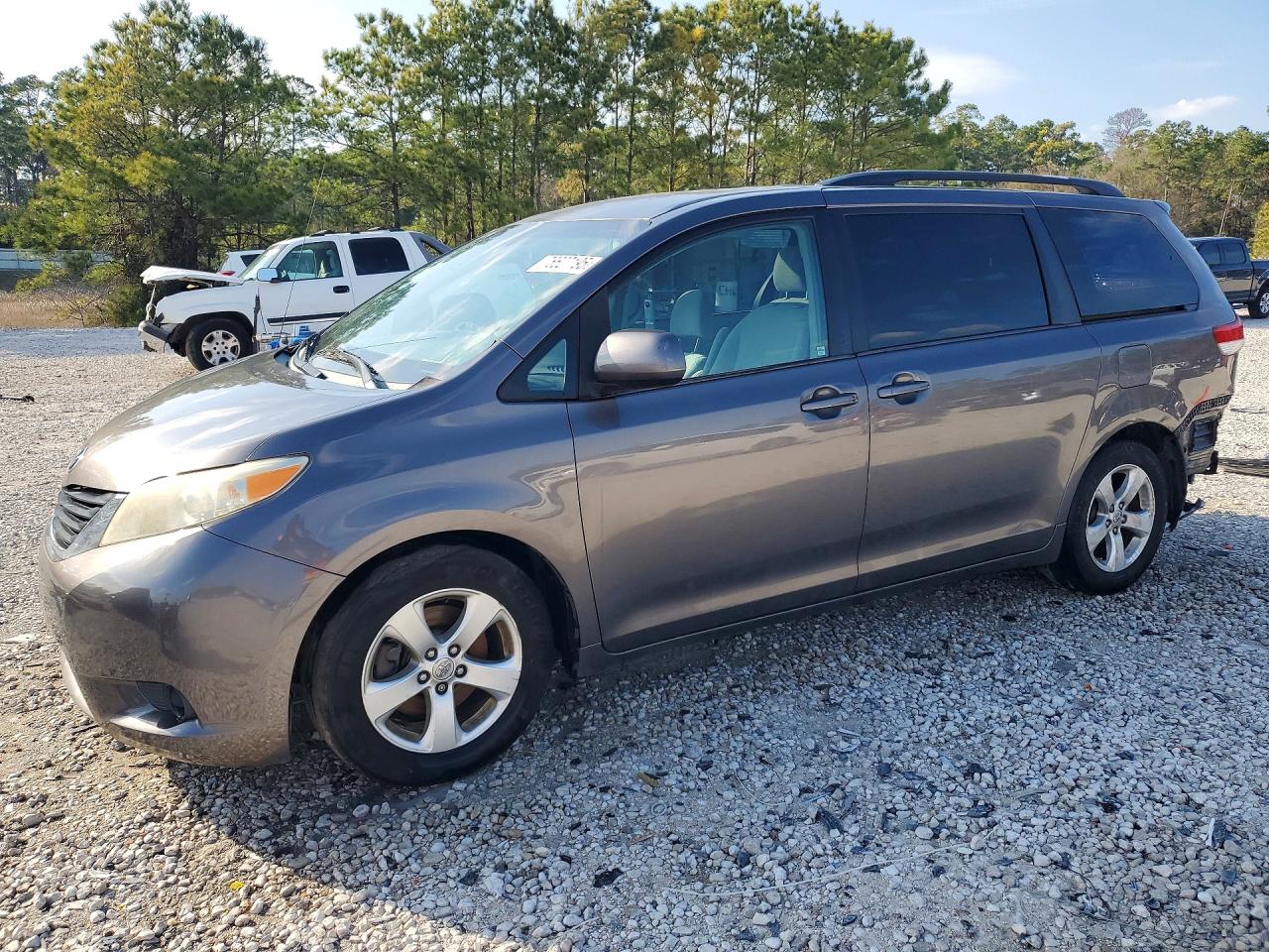 TOYOTA SIENNA 2013