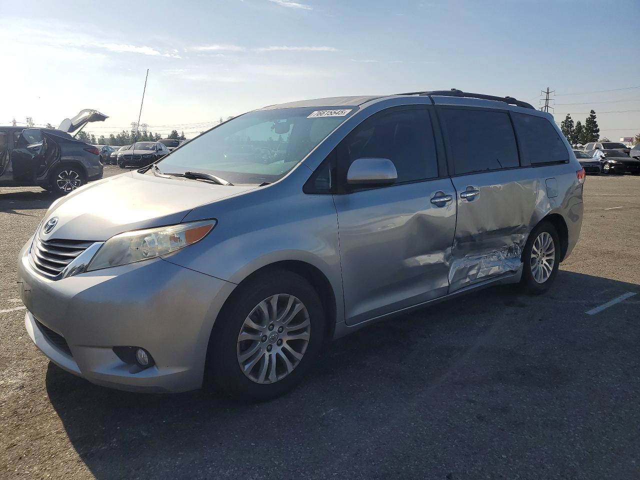 TOYOTA SIENNA 2013