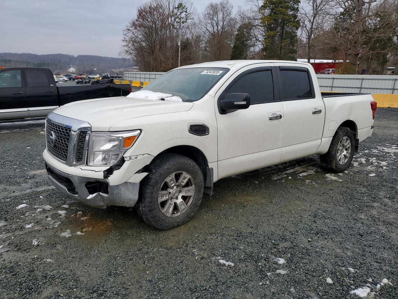 NISSAN TITAN 2017