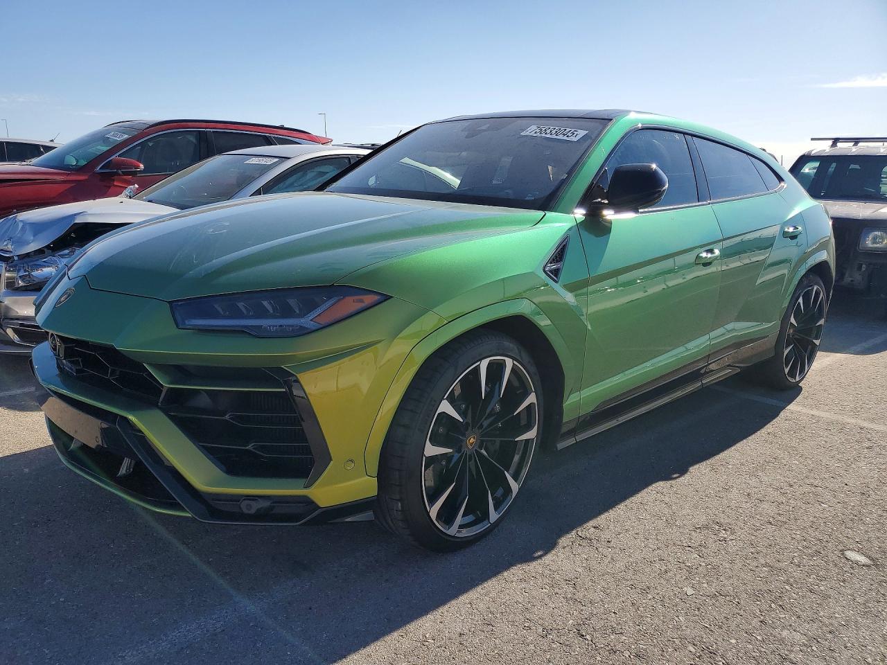 LAMBORGHINI URUS 2022