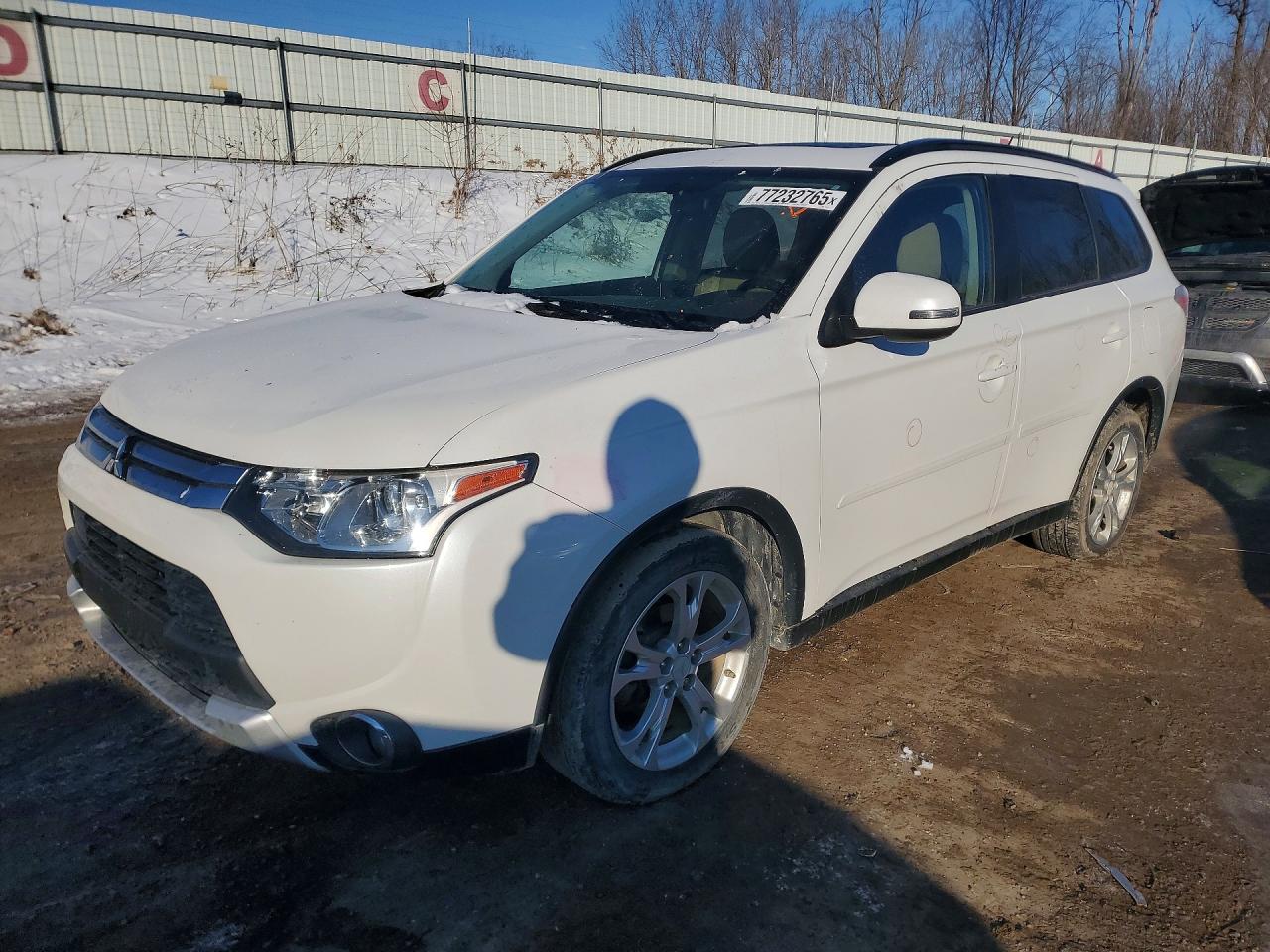 MITSUBISHI OUTLANDER 2015