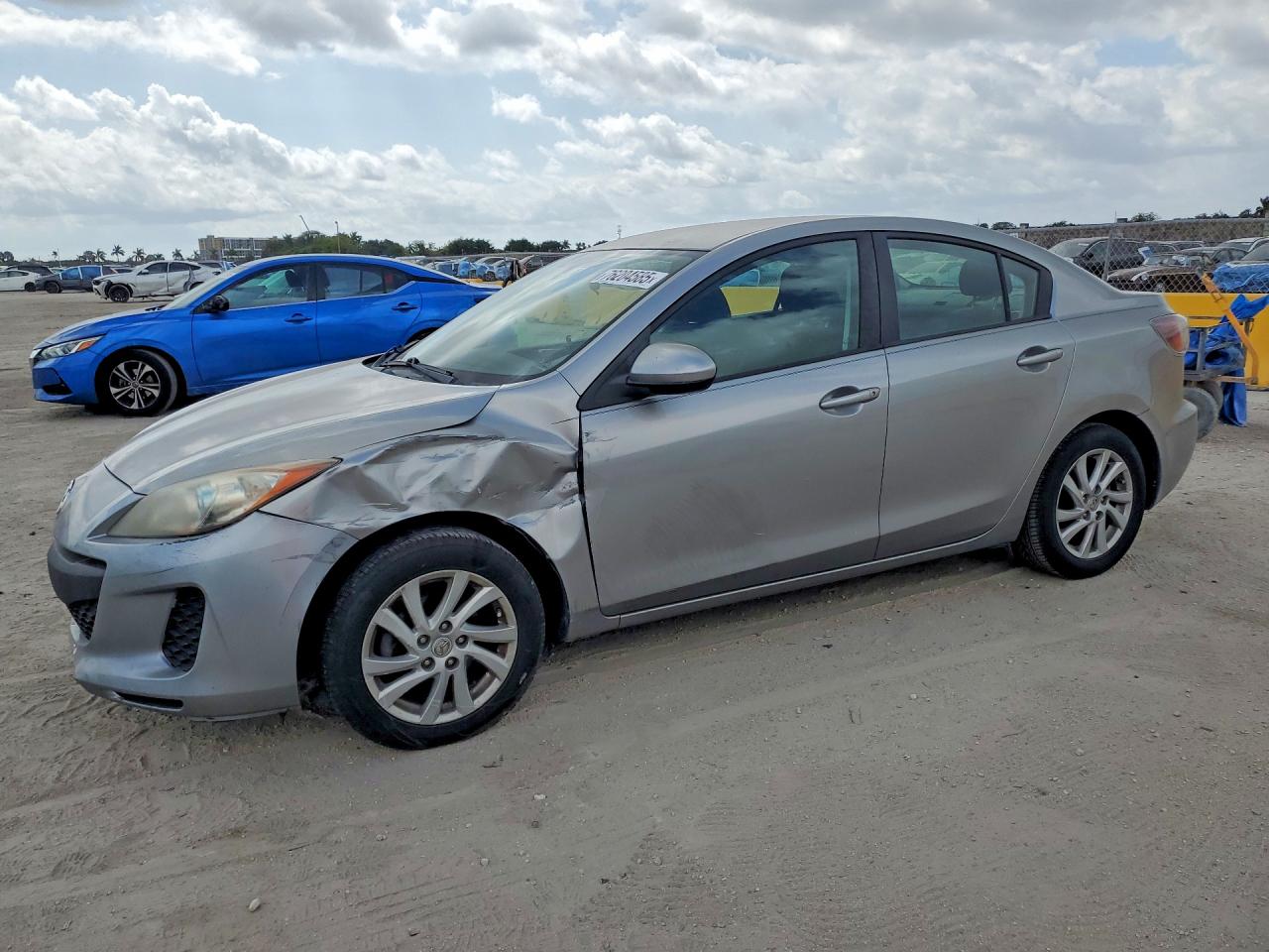 MAZDA 3 2012