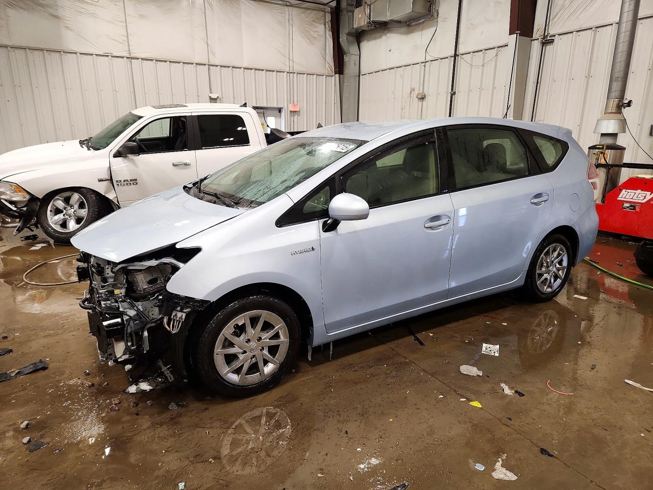 TOYOTA PRIUS V 2015