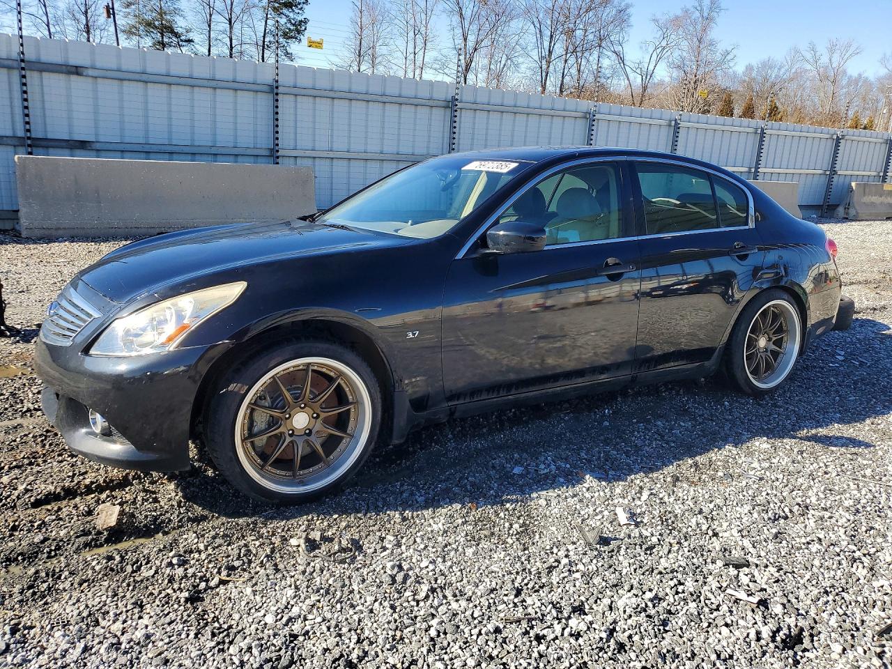 INFINITI Q40 2015