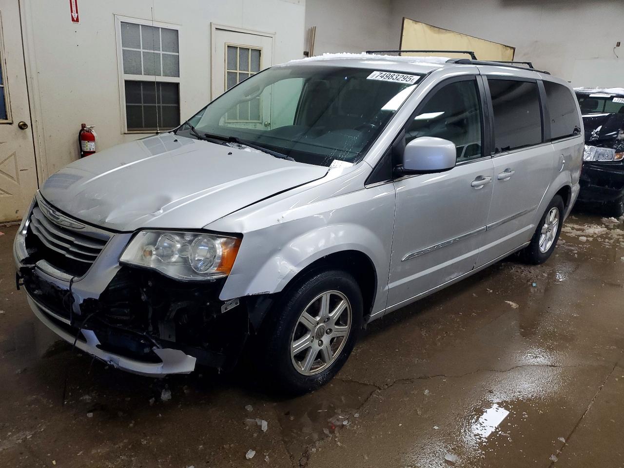 CHRYSLER TOWN & COUNTRY 2012