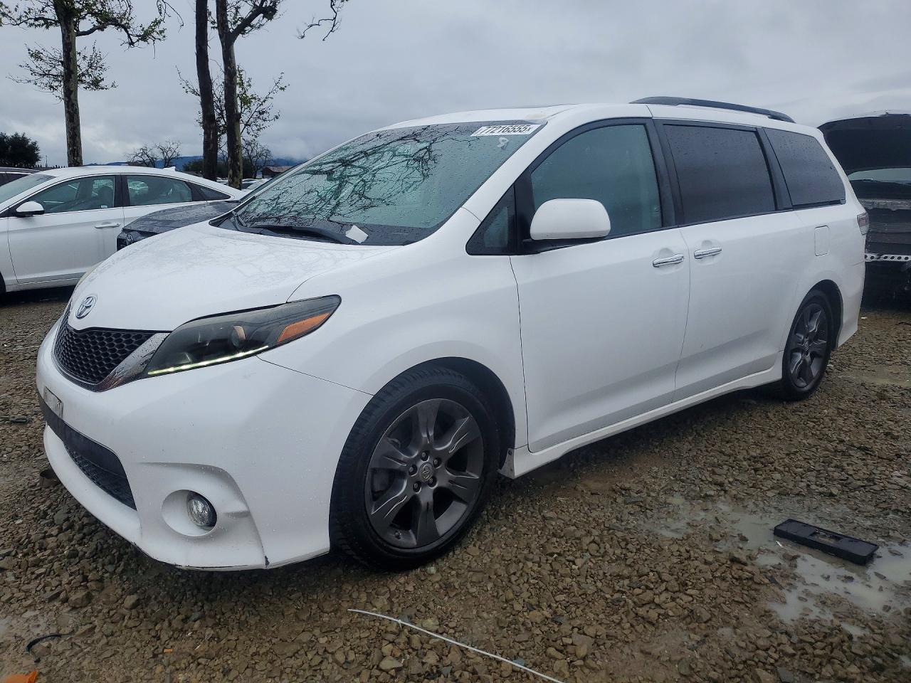 TOYOTA SIENNA 2015