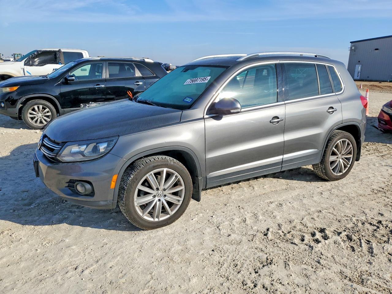 VOLKSWAGEN TIGUAN 2016
