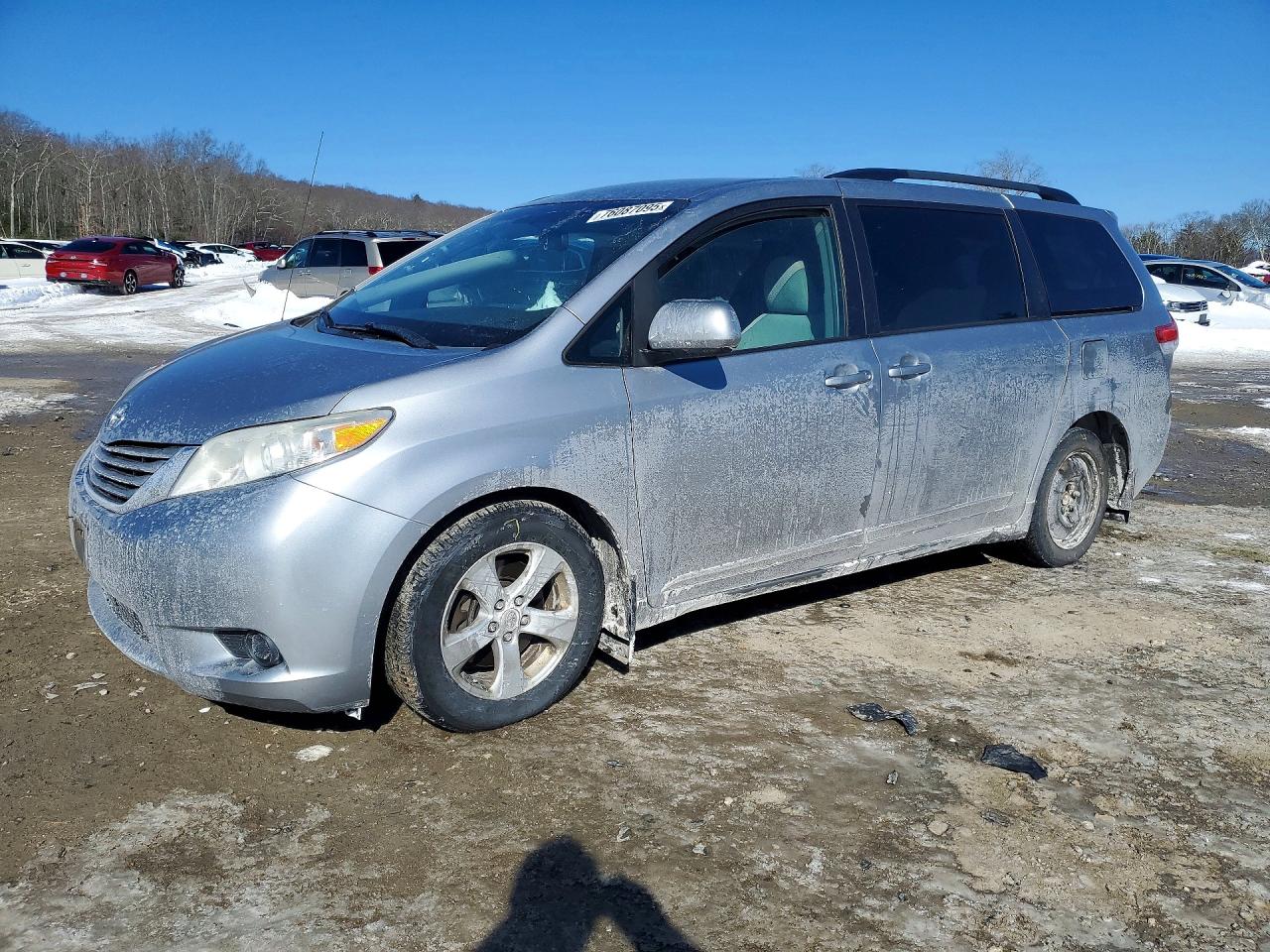 TOYOTA SIENNA 2011