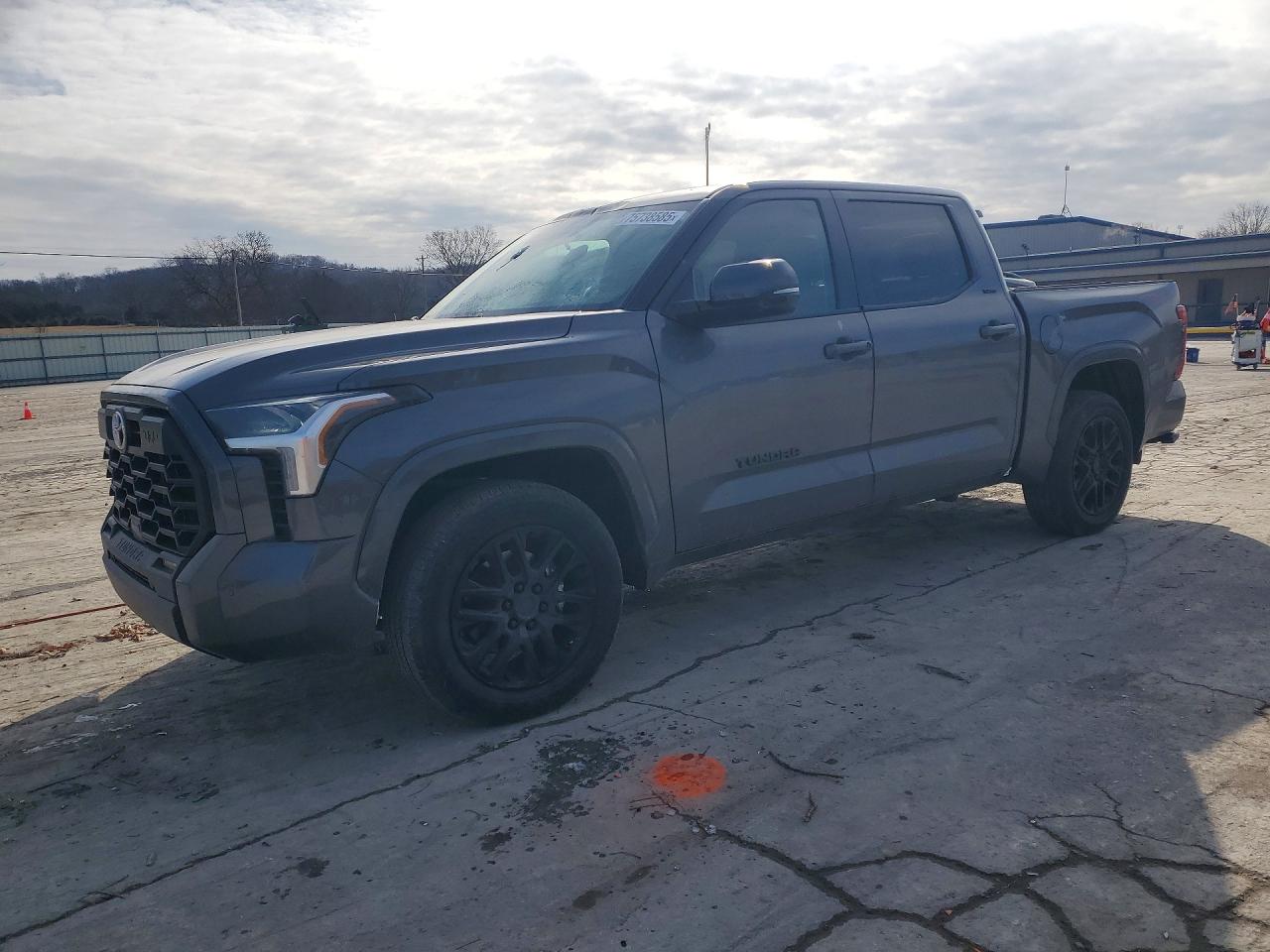 TOYOTA TUNDRA 2024