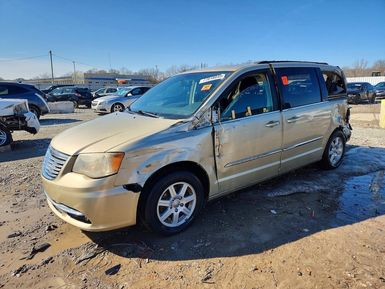 CHRYSLER TOWN & COUNTRY 2011