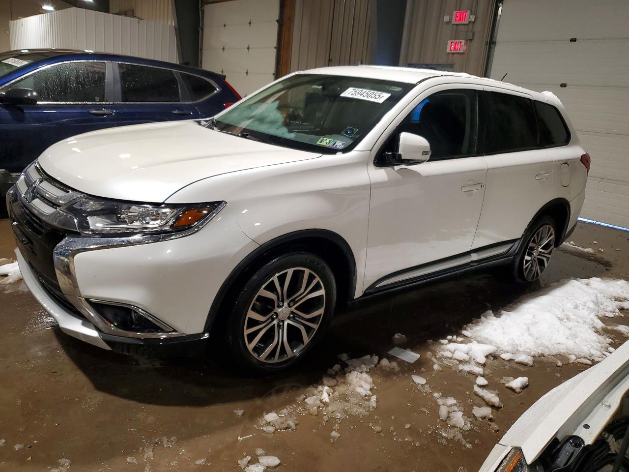MITSUBISHI OUTLANDER 2016