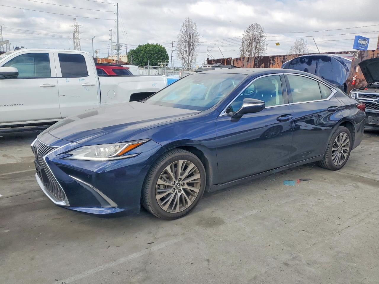 LEXUS ES 2019