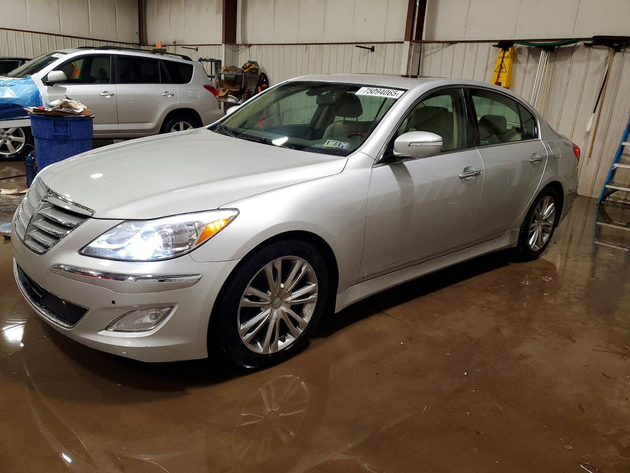 HYUNDAI GENESIS 4. 2012