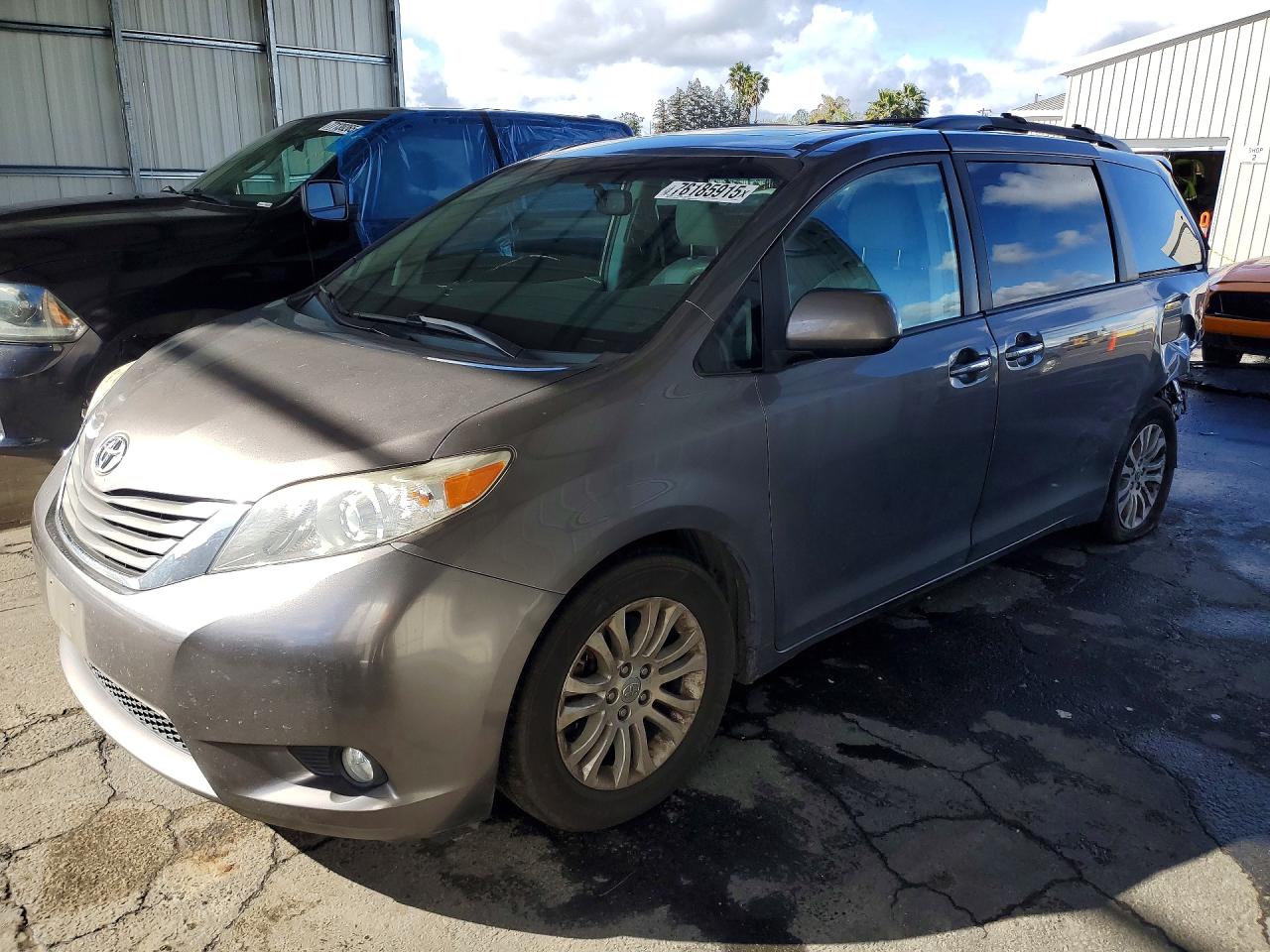 TOYOTA SIENNA 2014