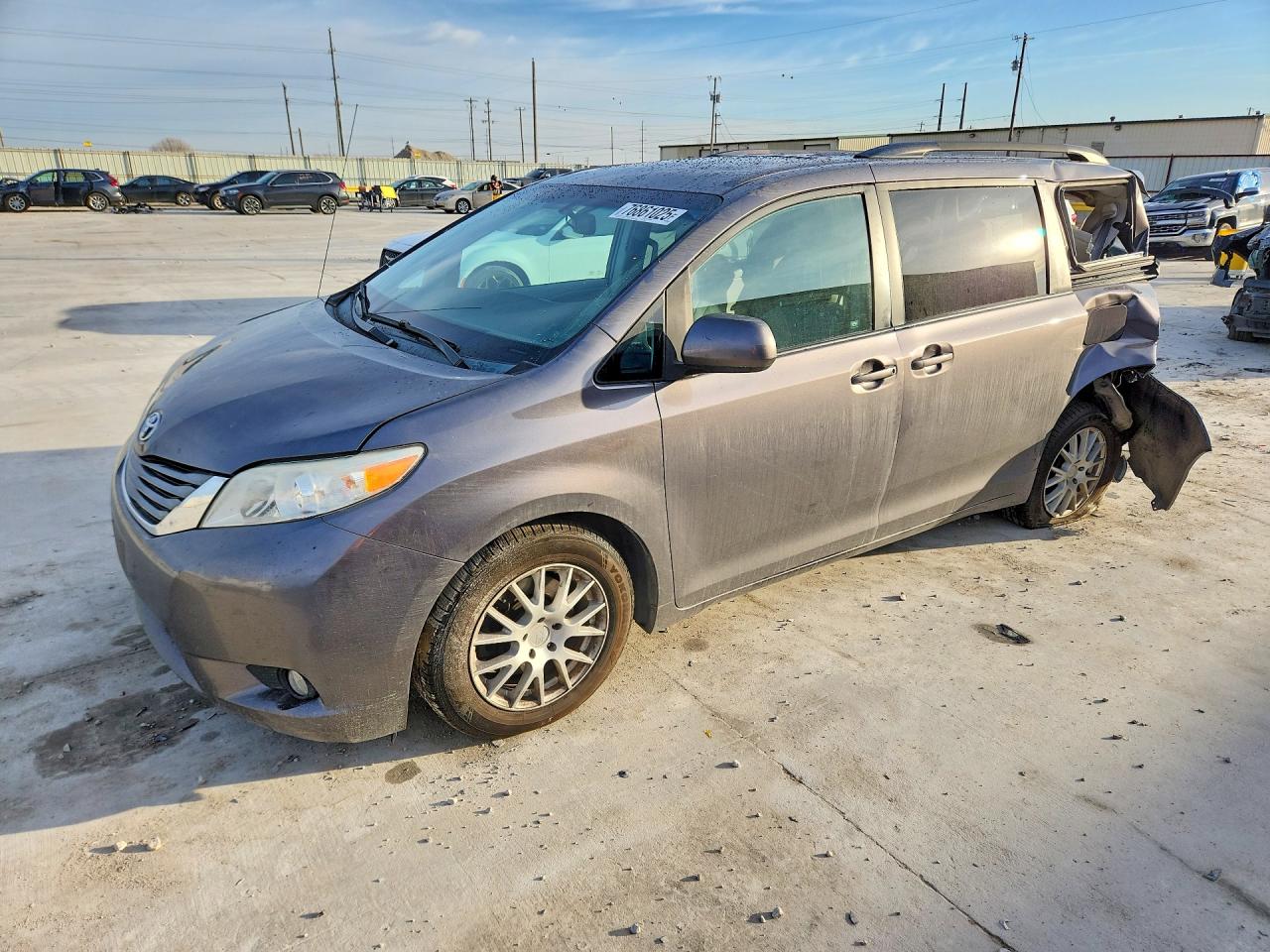 TOYOTA SIENNA 2011