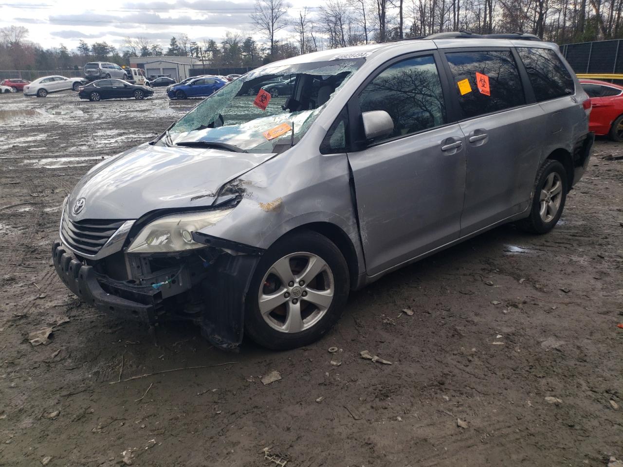 TOYOTA SIENNA LE 2011