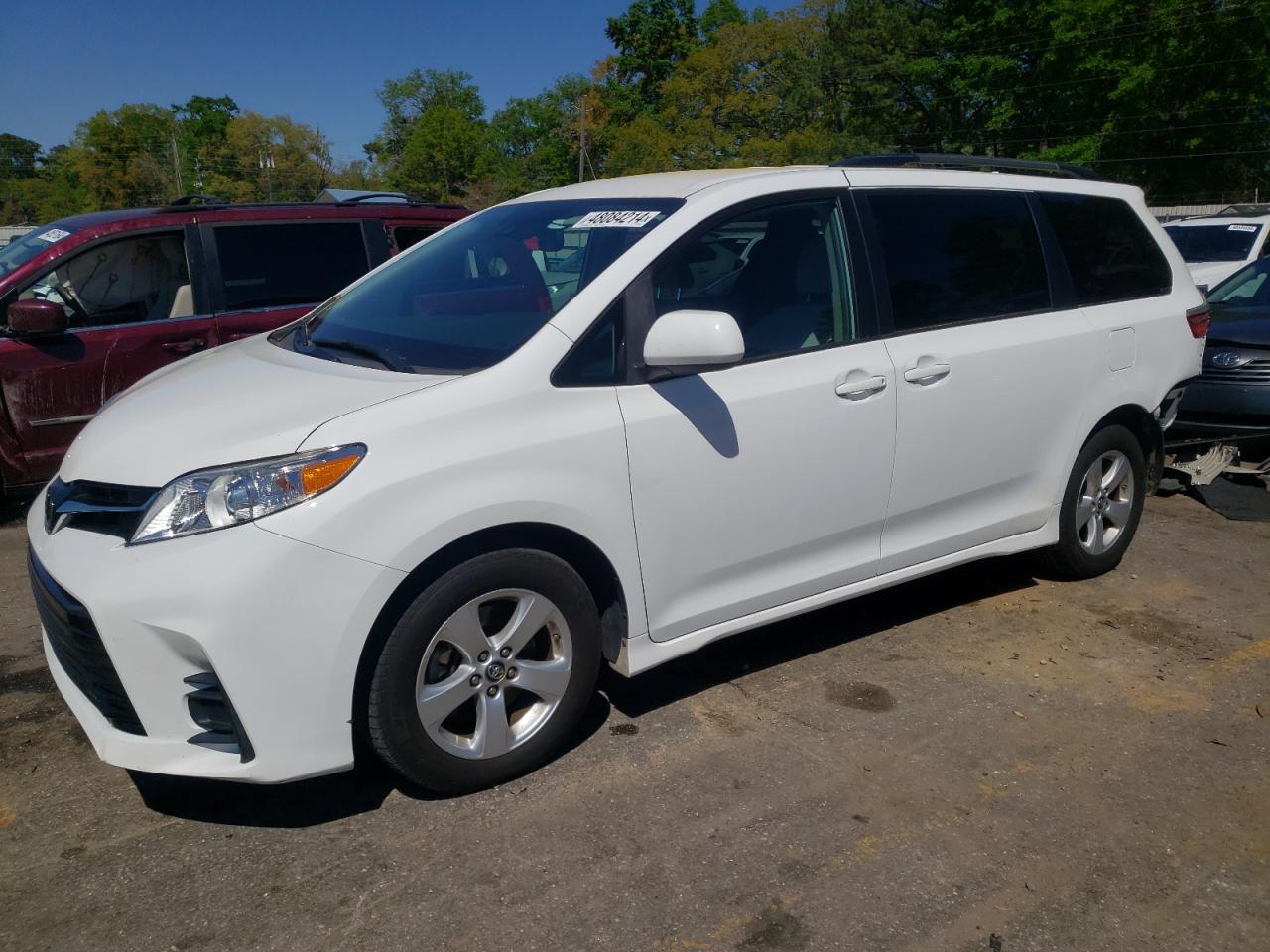 TOYOTA SIENNA LE 2019