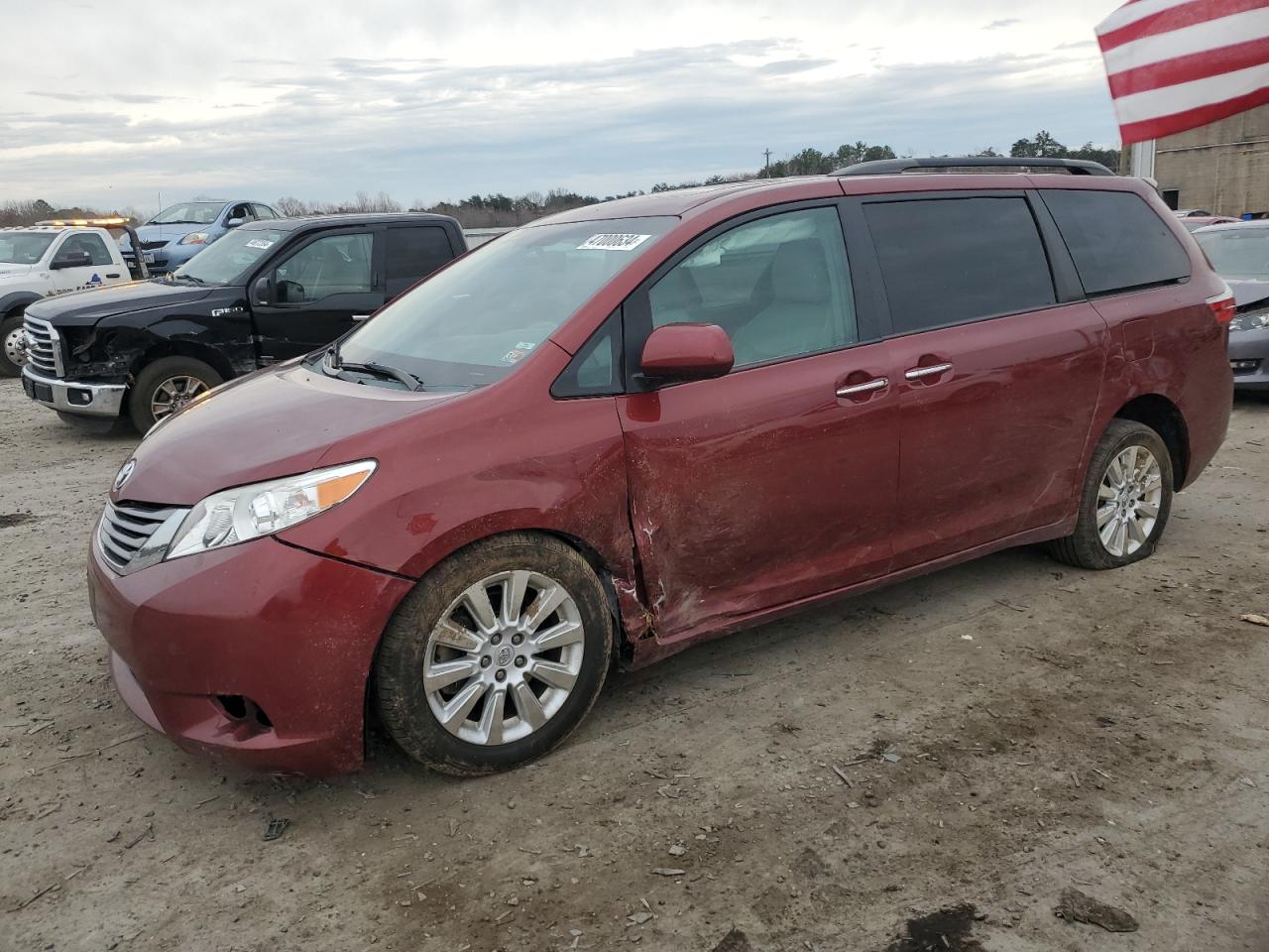 TOYOTA SIENNA XLE 2015