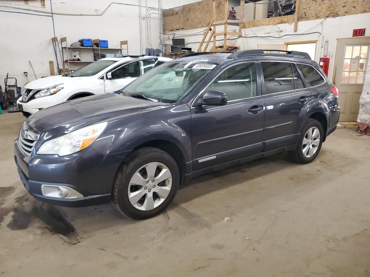 SUBARU OUTBACK 2. 2012
