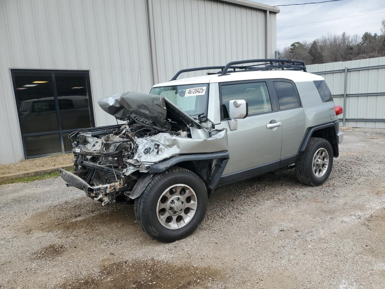 TOYOTA FJ CRUISER 2011