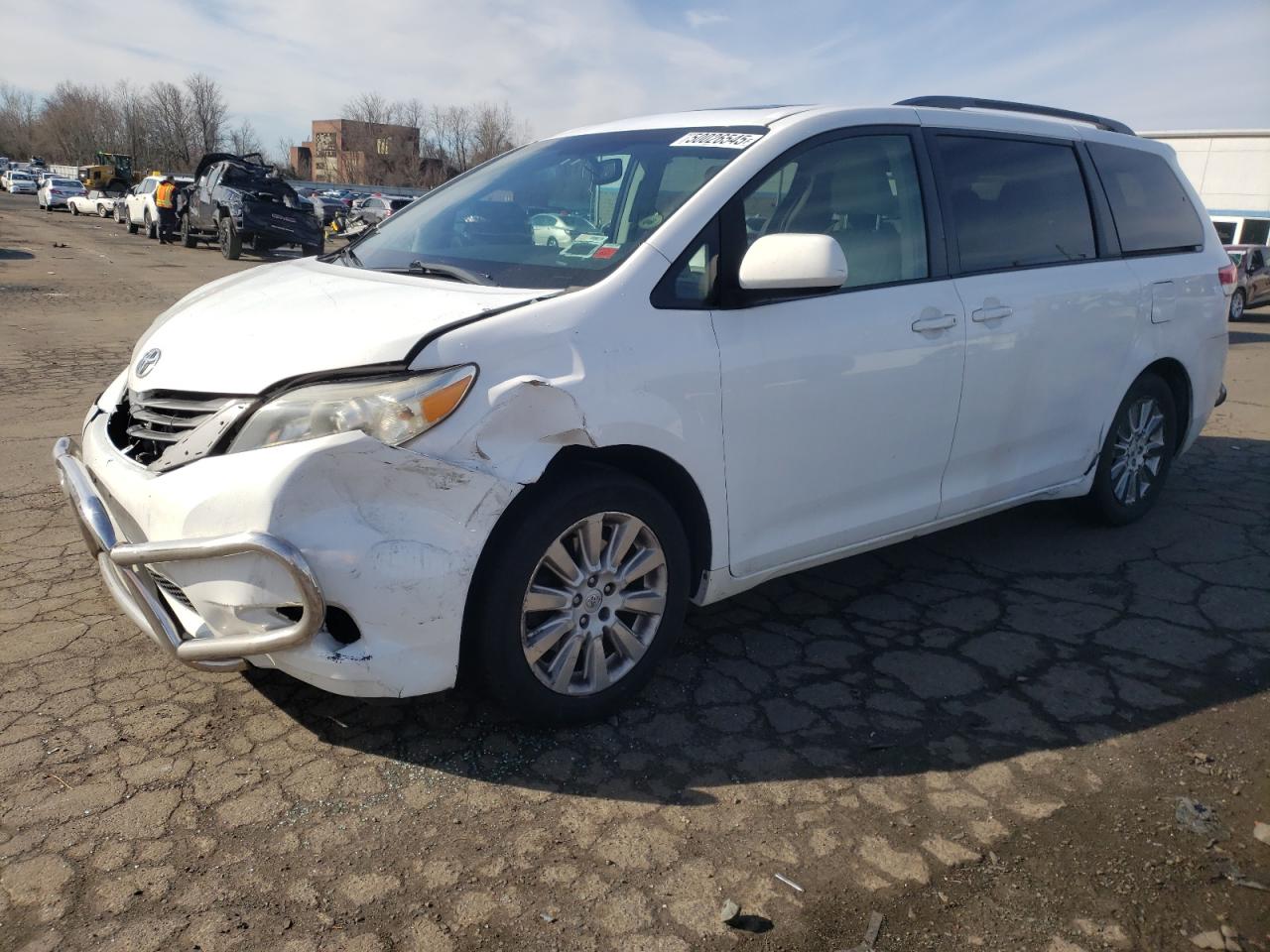 TOYOTA SIENNA XLE 2013