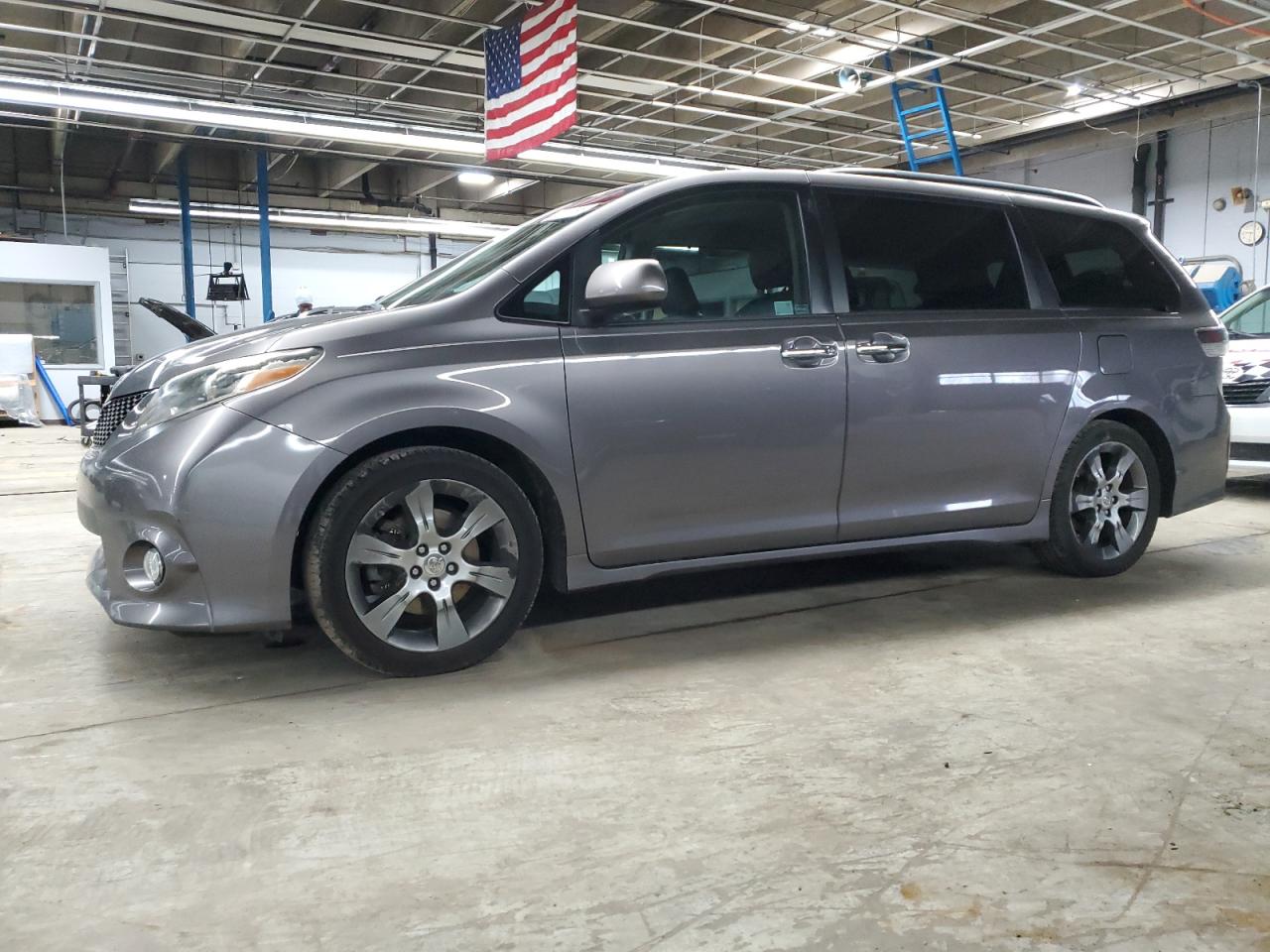 TOYOTA SIENNA SPO 2015