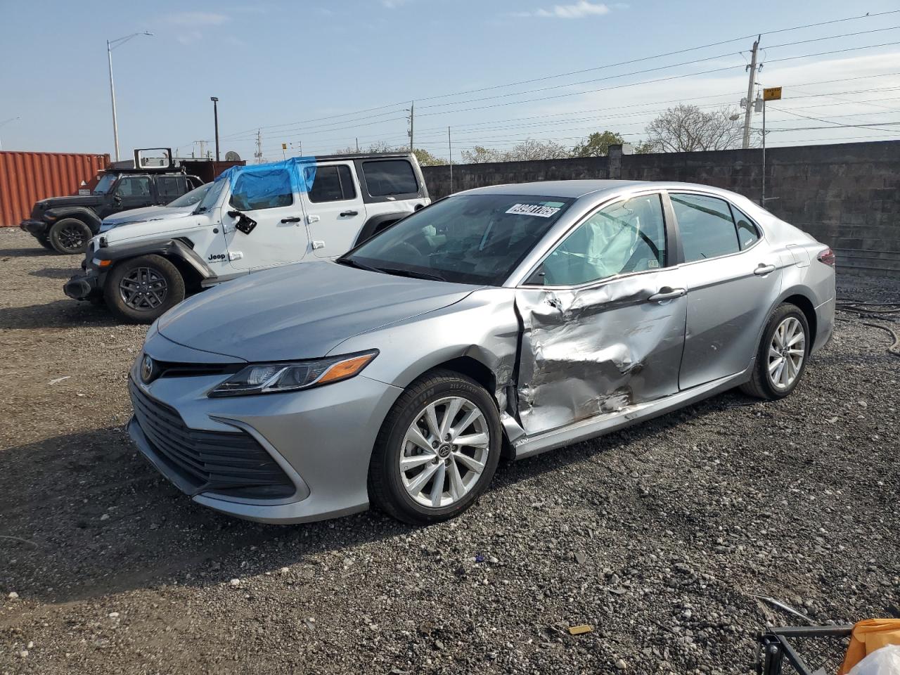 TOYOTA CAMRY LE 2024