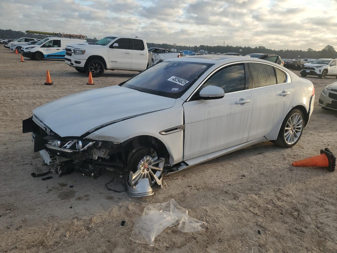 JAGUAR XE FIRST E 2017