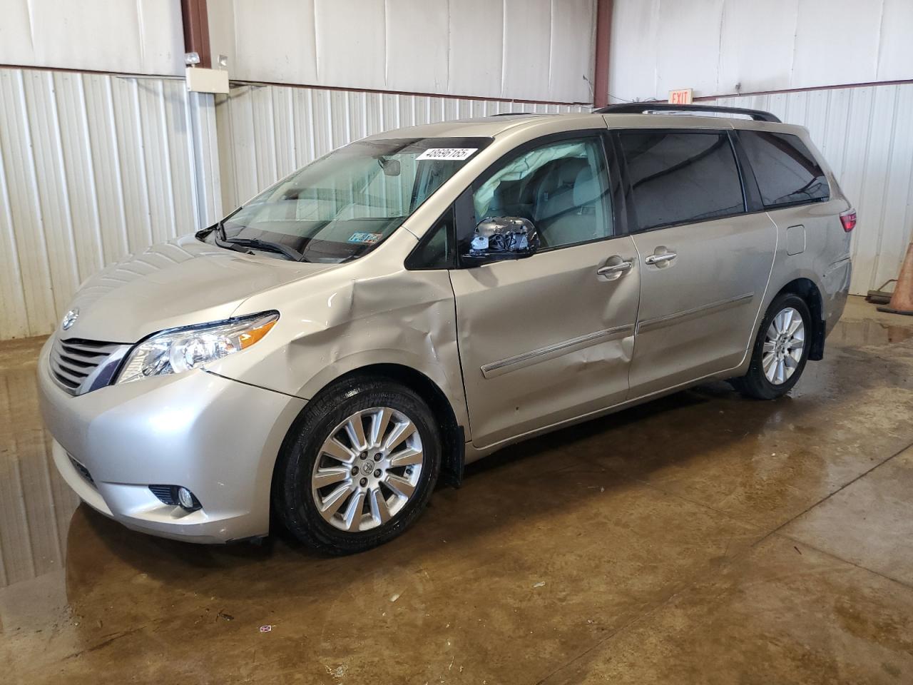 TOYOTA SIENNA XLE 2015