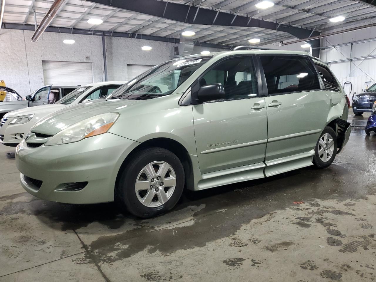 TOYOTA SIENNA CE 2006