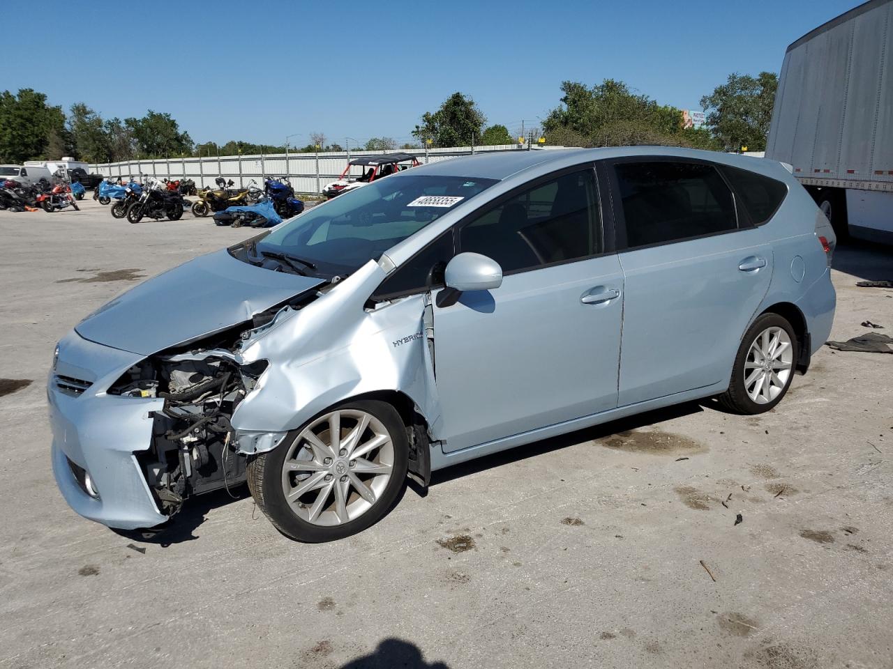 TOYOTA PRIUS V 2013