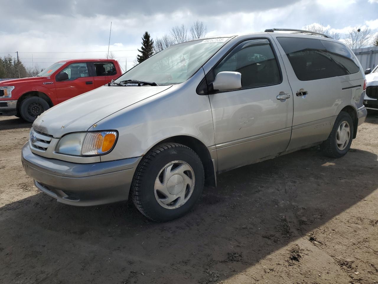 TOYOTA SIENNA LE 2003