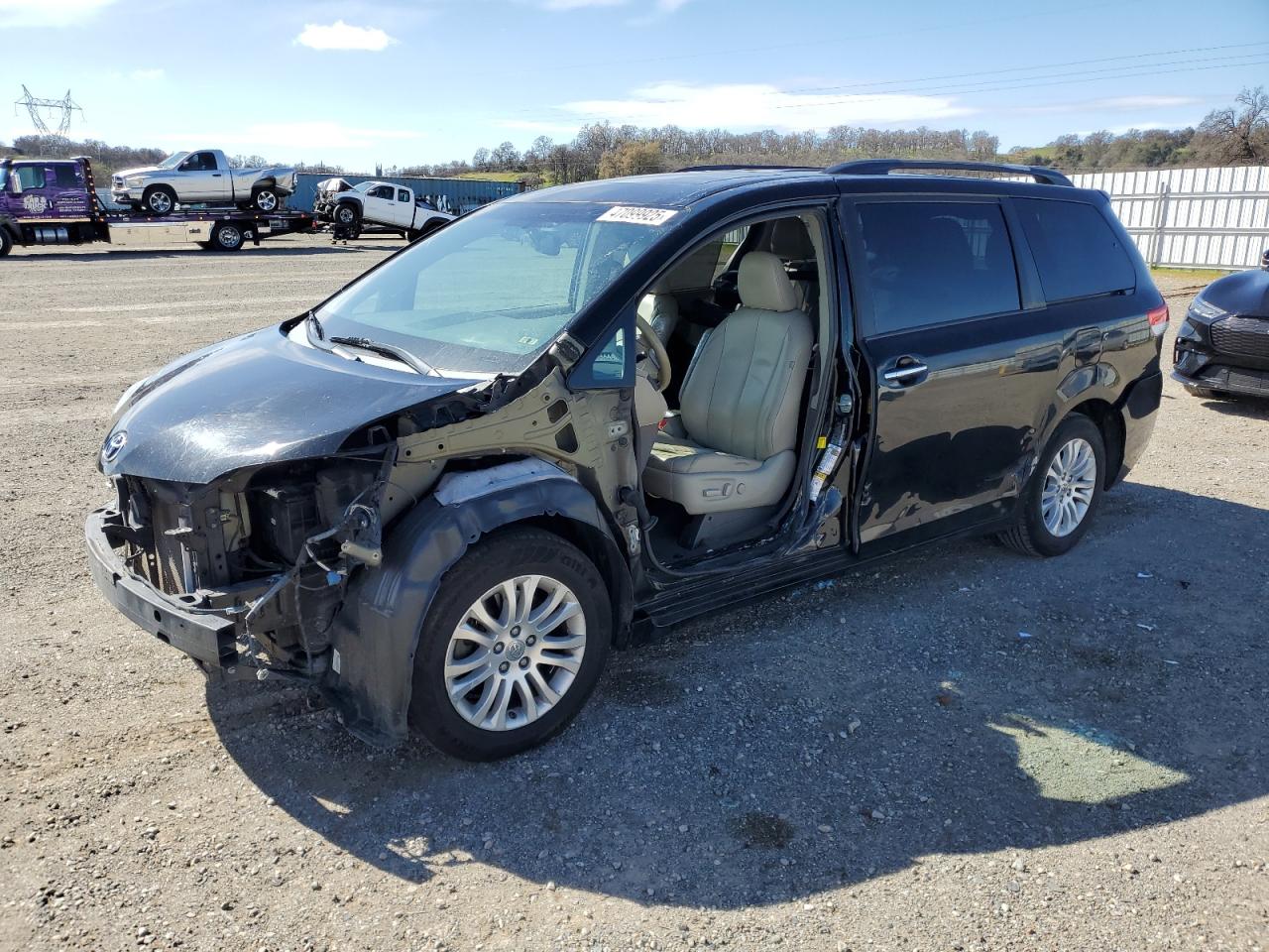 TOYOTA SIENNA XLE 2013