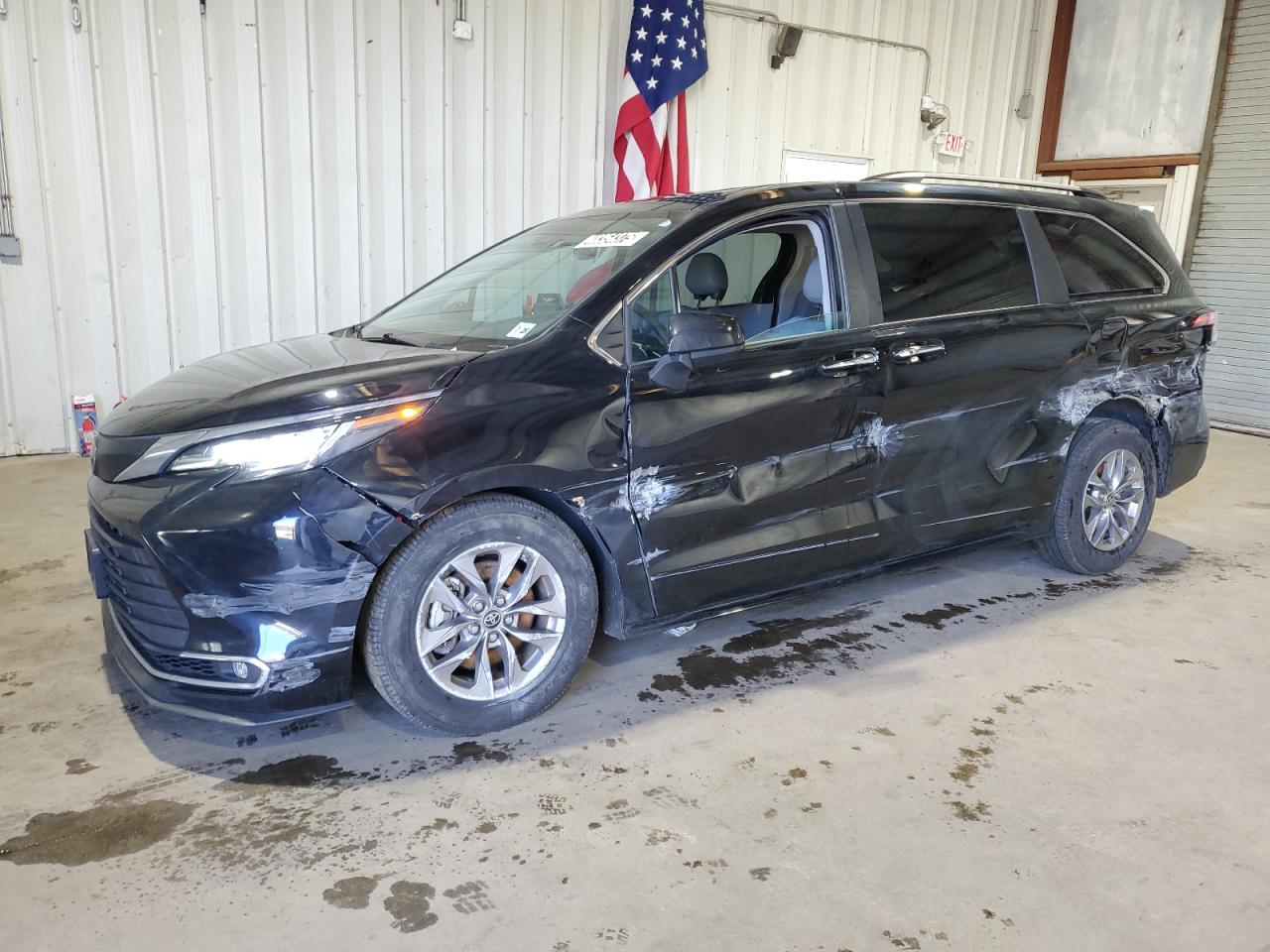 TOYOTA SIENNA XLE 2023