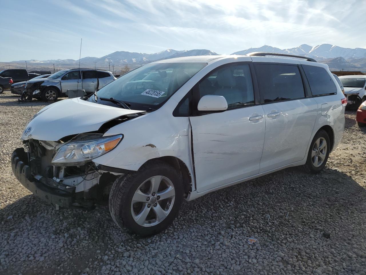 TOYOTA SIENNA LE 2014