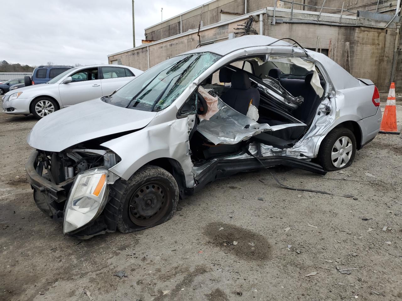 NISSAN VERSA S 2009