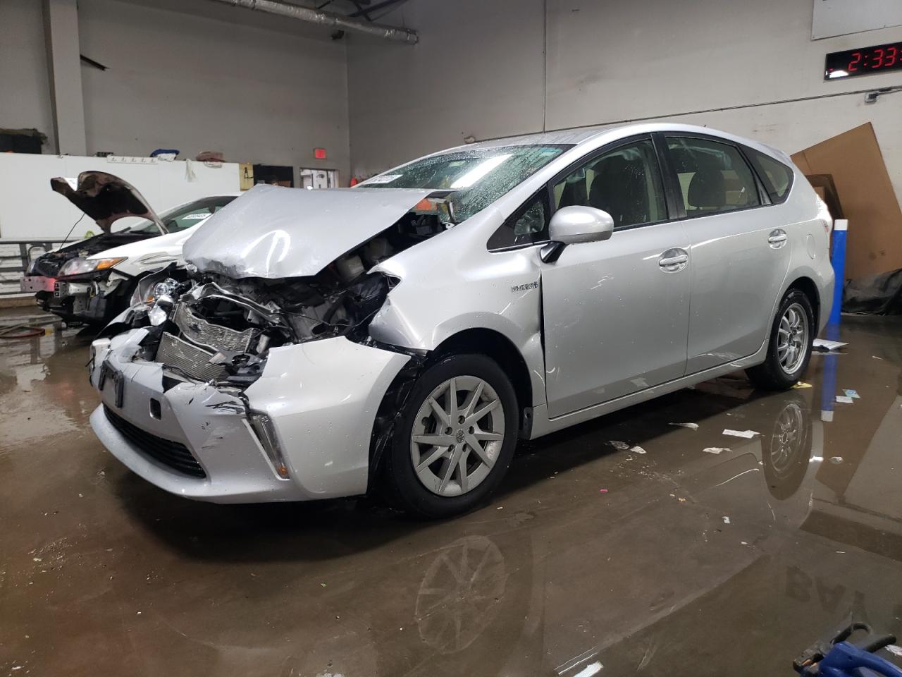 TOYOTA PRIUS V 2014