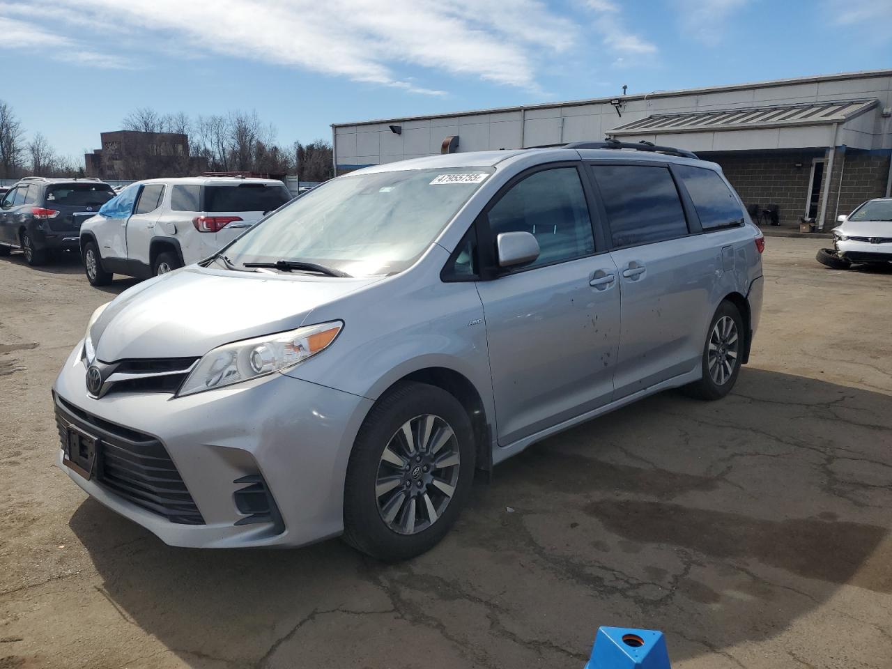 TOYOTA SIENNA LE 2018