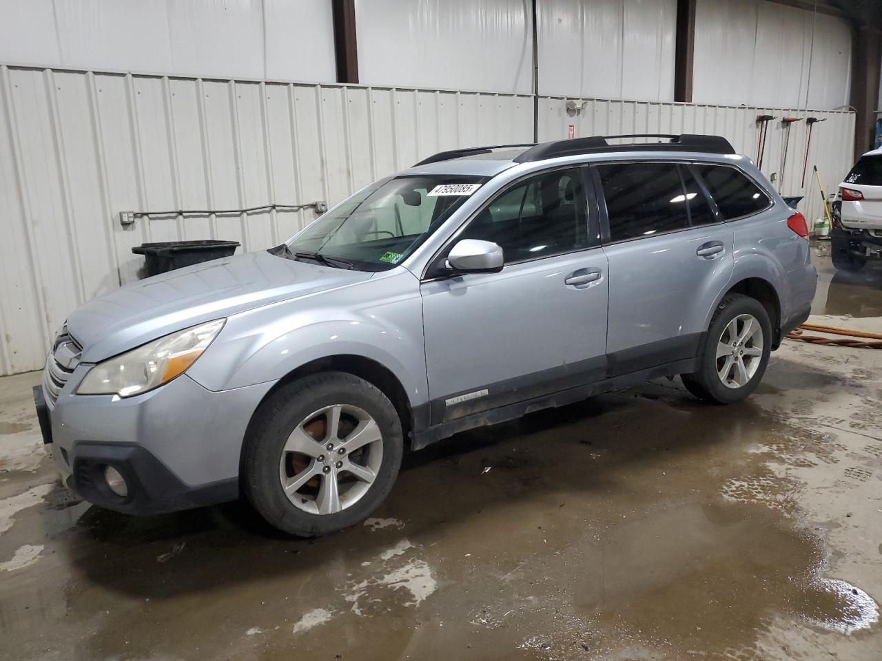 SUBARU OUTBACK 2. 2013