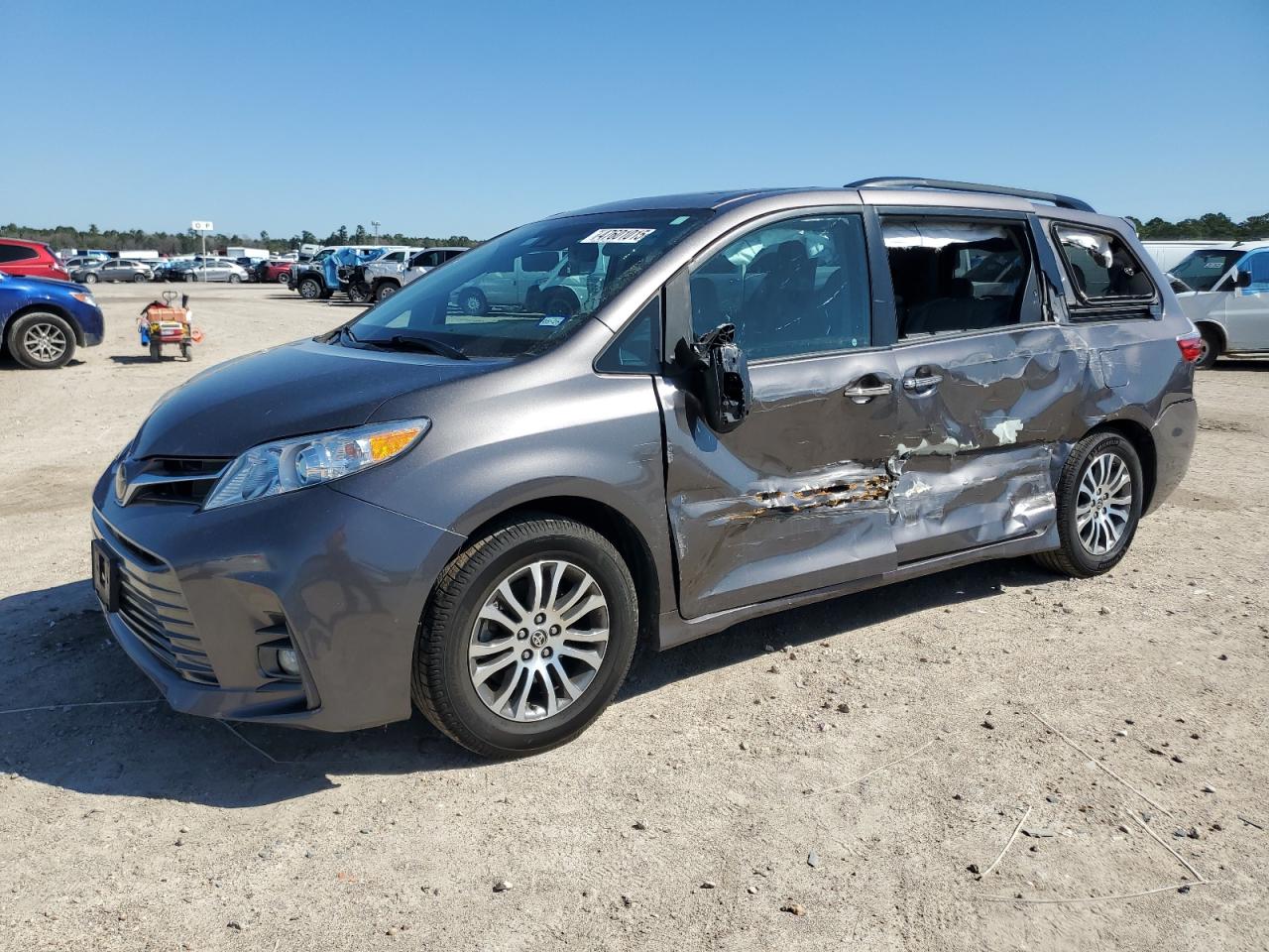 TOYOTA SIENNA XLE 2020