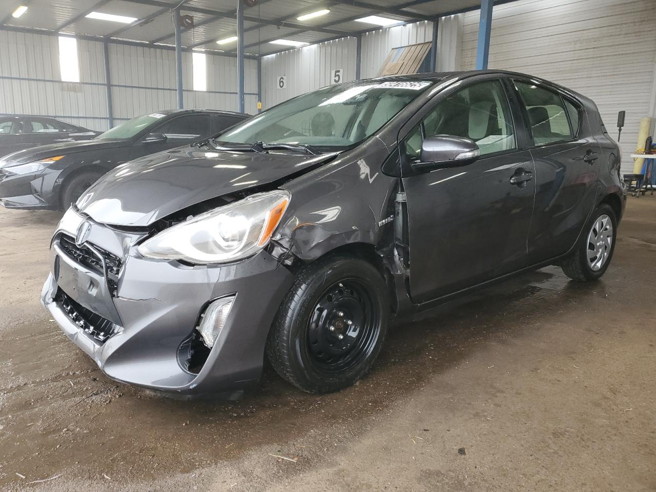 TOYOTA PRIUS C 2015