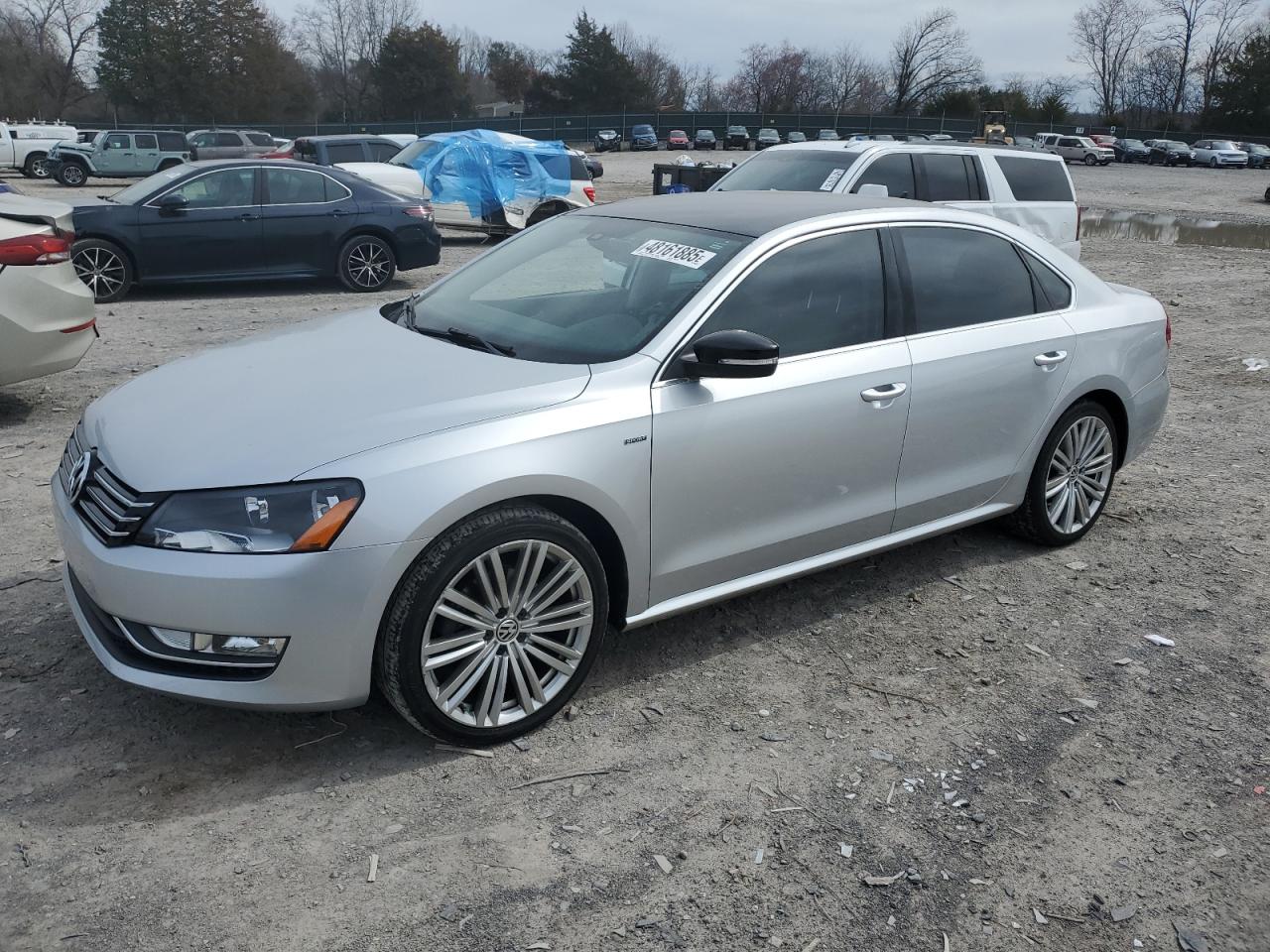 VOLKSWAGEN PASSAT SE 2015